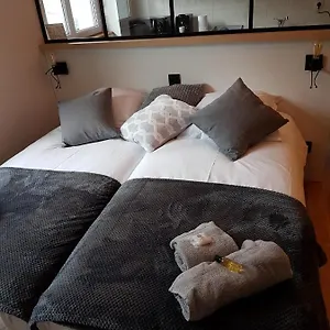 26 M2 Equipe Apartment